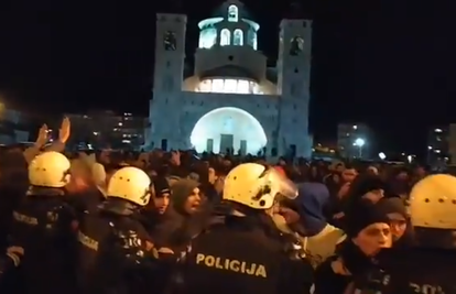 Novi prosvjedi u Crnoj Gori: Jedan policajac teško ozlijeđen
