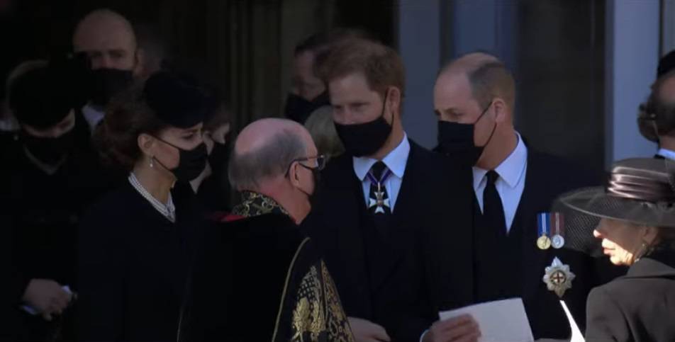 Čitači s usana otkrili o čemu su nakon sprovoda razgovarali princ William i princ Harry...