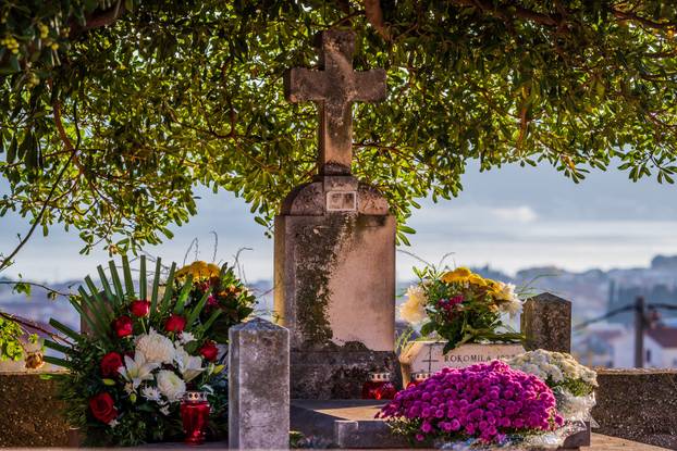 Kaštel Stari: Groblje Sv. Nikole i misa povodom blagdana Svih svetih