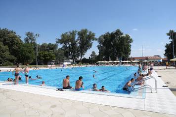 24 SATA: Kupa&cacute;i u&zcaron;ivaju na obnovljenim bazenima Copacabana