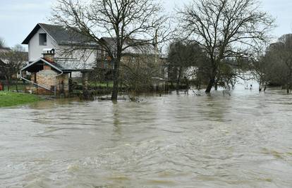 Zbog obilnih oborina poplave i intervencije u više županija: Upućene su dodatne snage...