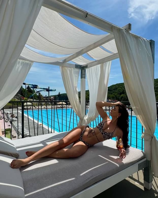 FOTO Ljepotice u zavadi: Ovo su vruća izdanja 'Savršenih' koje se prozivaju na mrežama...