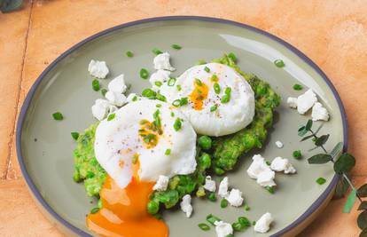 Ideja za ukusnu i zdravu večeru: Poširana jaja na avokadu i tostu