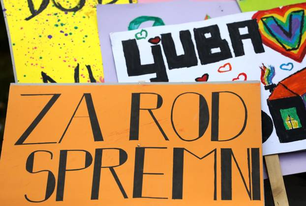 Zagreb: Okupljanje kod Mimare prije početka povorka ponosa pod sloganom "Prajd zauvijek"