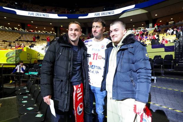 Herning: Domagoj Duvnjak fotografirao se s navija&ccaron;ima uo&ccaron;i utakmice Hrvatska i Njema&ccaron;ka u polufinalu EHF Europskog prvenstva