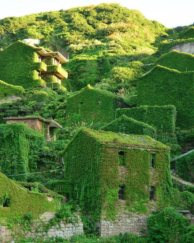 FOTO Napušteno 'selo duhova' u Kini sraslo je s prirodom i postalo prava TikTok atrakcija