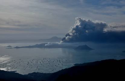 Vulkan izbacuje lavu, opasna je erupcija moguća kroz par sati