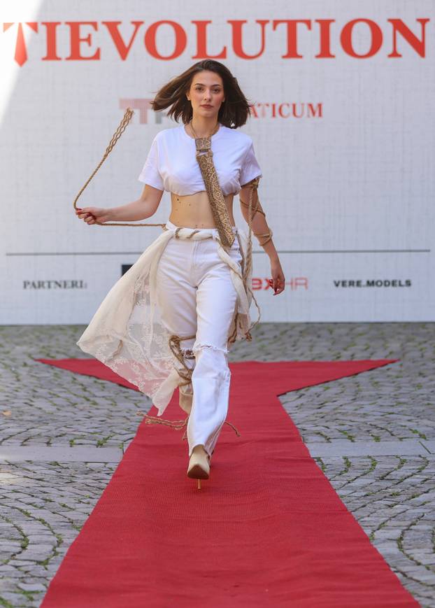 Zagreb: Modna revija povodom 400 godina nastanka kravate