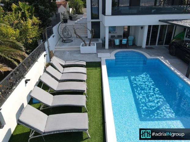 FOTO Ima konobu s vinom i dva bazena: Vila na Čiovu prodaje se za čak šest milijuna eura