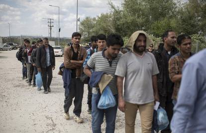 Francuska spremna primiti 400 ilegalnih migranata u zemlju