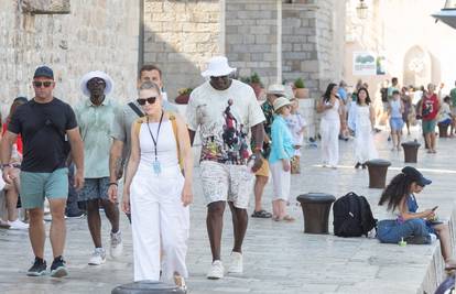 Michael Jordan je na ljetovanju u odjeći vlastite marke – ali što to nosi na nogama?