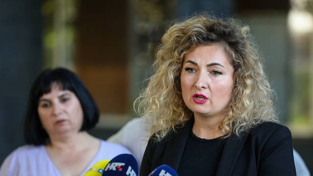 Zagreb: Iva Šušković dala je izjavu nakon sastanka u postupku mirenja u radnom sporu između Sindikata državnih i lokalnih službenika i Vlade