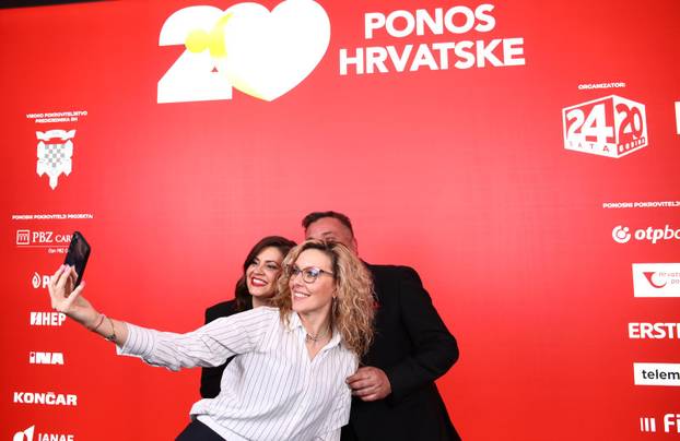 Zagreb: Svečana dodjela nagrade Ponos Hrvatske, fotografiranje prije početka dodjele 