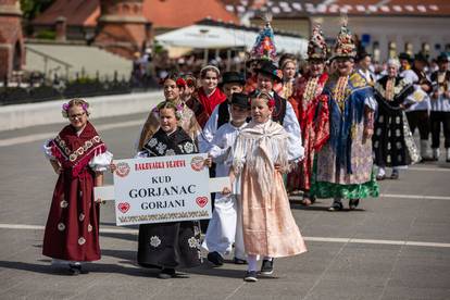 Pogledajte fotografije svečane povorke 56. Đakovačkih vezova