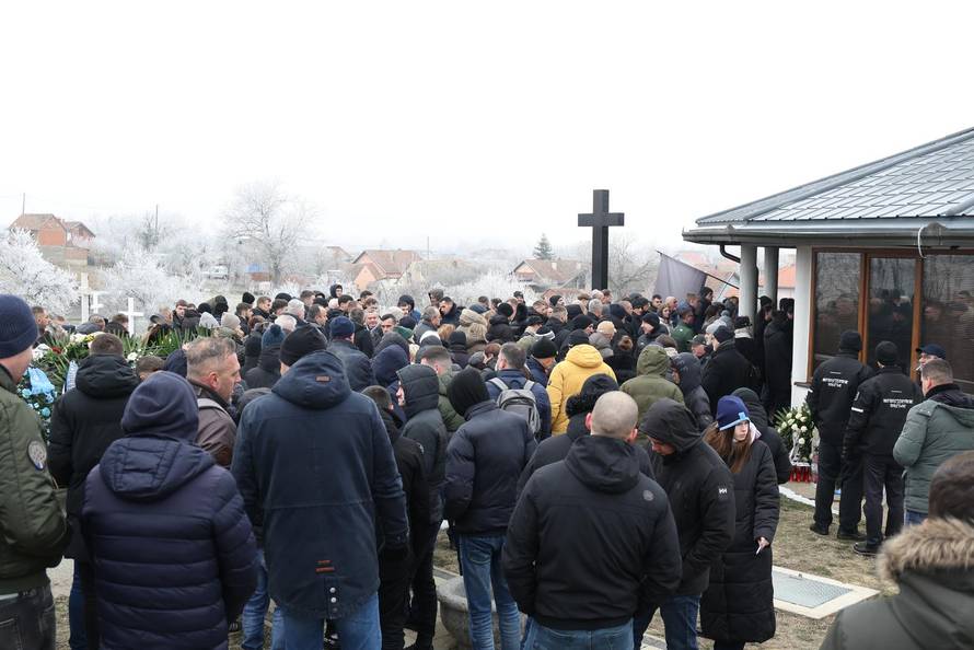 Nuštar: Posljednji ispraćaj  Mladena Bartolovića