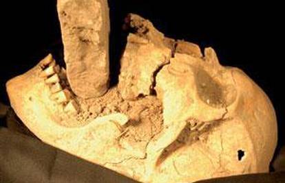 Kostur vampirice s ciglom u ustima otkrili su u Italiji