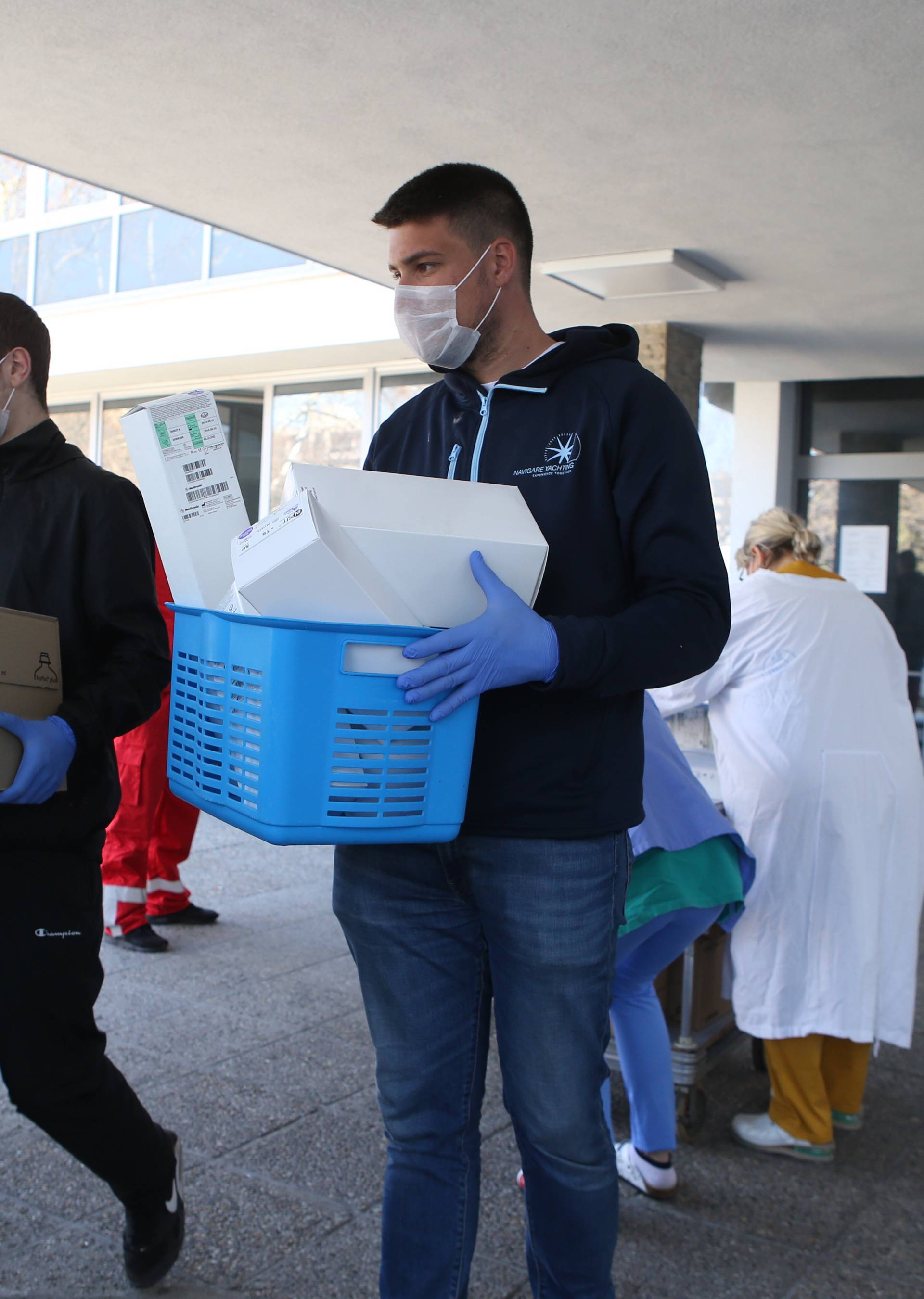 Split: Torcida stigla, pomaže pri selidbi bolnice Križine na Firule