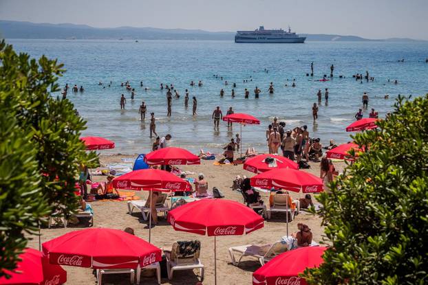 Gužva na splitskim Bačvicama