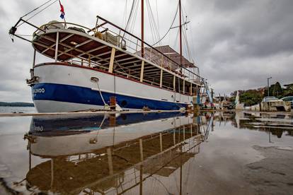 Refleksije grada nakon kiše