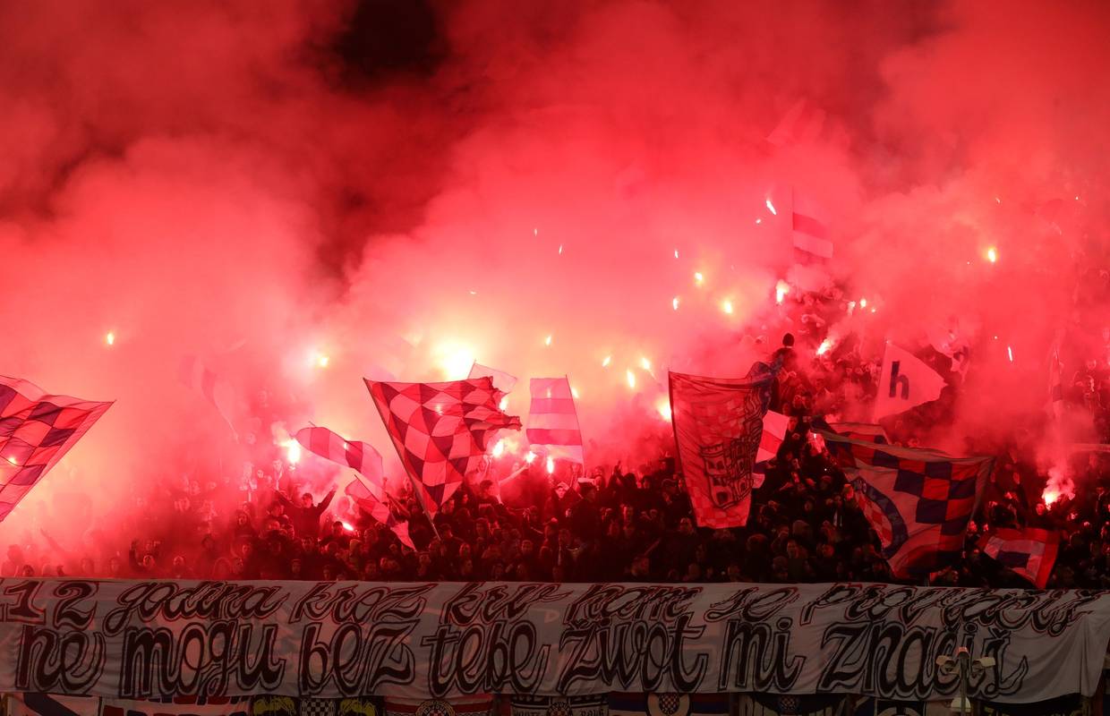 Hajduk zbog 61 baklje kažnjen sa 6700 eura, 'čestitka' i Istri i Dinamu. Mierez ide na hlađenje