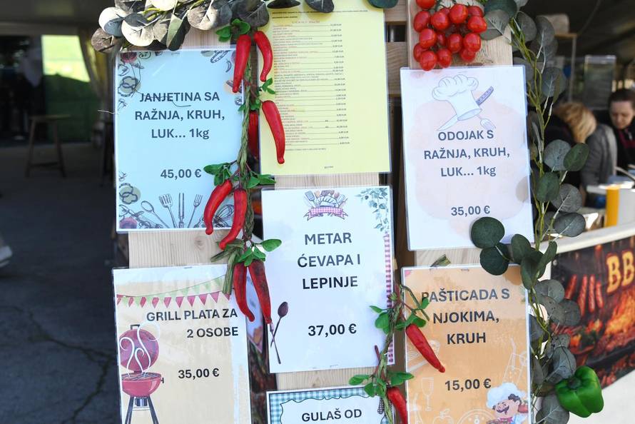 Gudovac: Od gastro ponude, najtraženiji su odojak i janjetina s ražnja