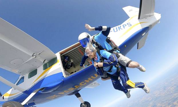 102-year-old becomes Britain's oldest sky-diver