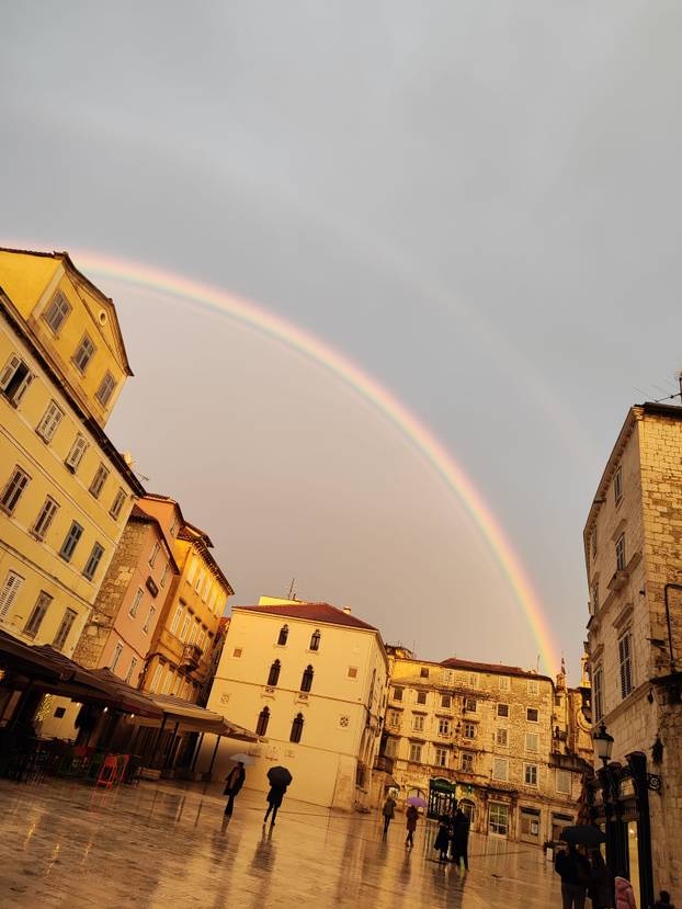 FOTO Duga razveselila Splićane: 'Nikad ljepšu nisam vidio!'