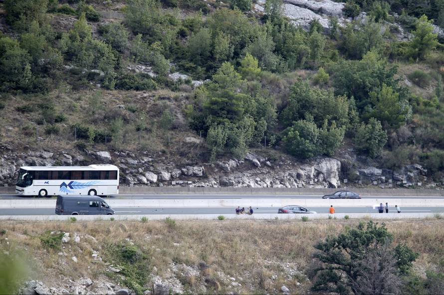 Teška nesreća kod Klisa: Zabio se u ogradu  motorom i poginuo