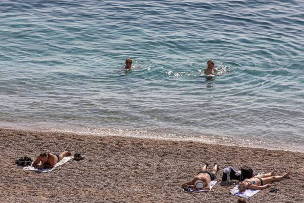 Dubrovnik: Lijepo i toplo vrijeme još uvijek grije turiste na jugu Hrvatske