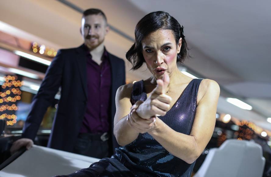 Poput James Bond djevojke: Ivana Banfić pozirala na jahti