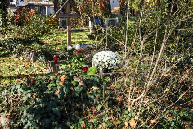 Zagreb: Psihijatrijsko groblje Vrapče ima upaljenu tek pokoju svijeću na blagdan Svih svetih