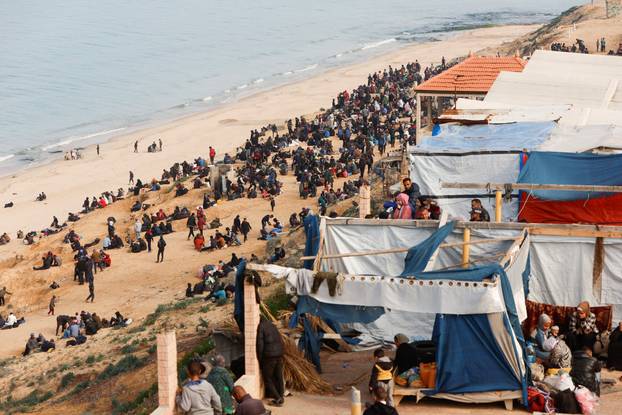 Displaced Palestinians wait to be allowed to return to their homes in northern Gaza, in the central Gaza Strip