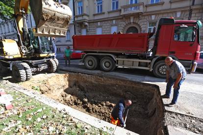 Zagreb: Postavljaju se podzemni spremnici za otpad