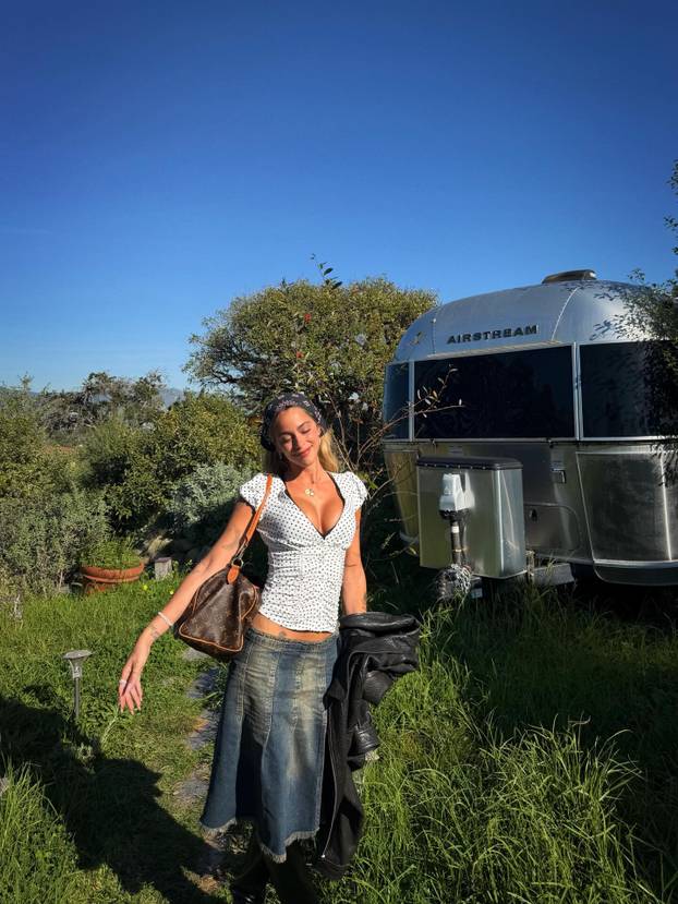 Svjetski prvak ljubi atraktivnu pjevačicu. Uskoro će se vjenčati