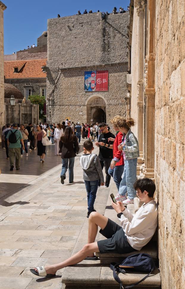 Dubrovnik: Velik broj turista za uskrsne blagdane u gradu