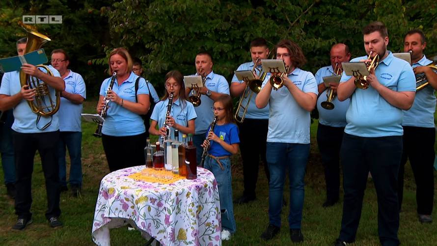 Mislav dočekao ekipu 'Večere za 5' limenom glazbom, a ispratio ih darovima: 'Pohvale za trud'