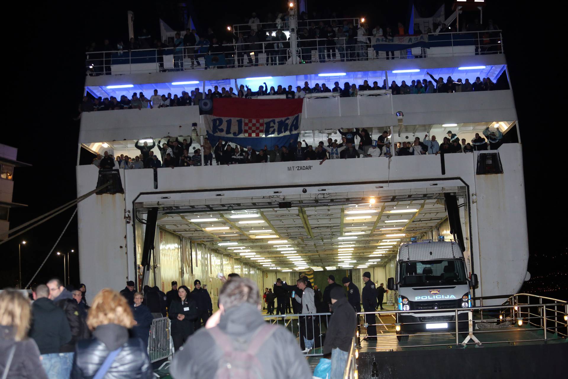 Rijeka: Armada trajektom krenula na jadranski derbi