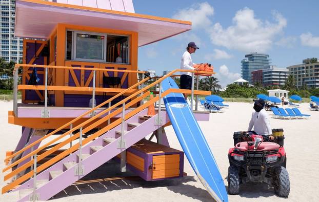 Miami je otvorio svoju predivnu plažu, no i dalje ljudi ne smiju biti previše blizu jedni drugima