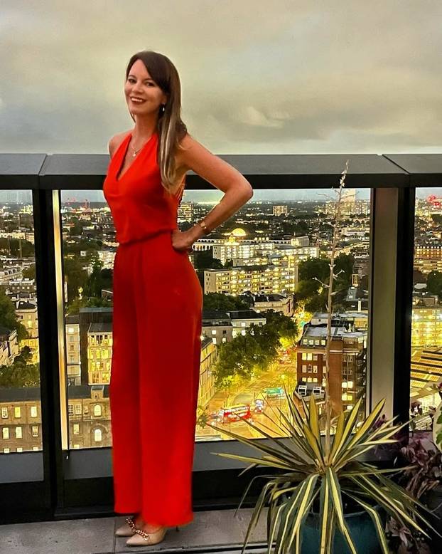 Šok u programu uživo! BBC-jeva voditeljica pokazala haltere?! 'Morao sam popiti aspirin!'