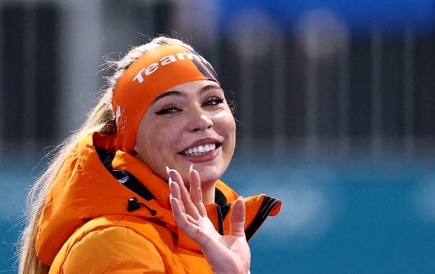 Speed Skating - Women's 1000m Victory Ceremony