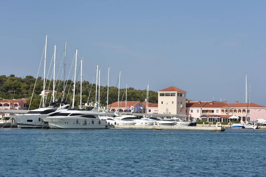 Eksplozija na jahti u Rogoznici: Dva radnika završila u bolnici