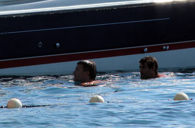 ARHIVA - 2011. Hvar: Zoran Mami? i Jo&scaron;ko Jeli?i? u&zcaron;ivaju na Paklenim otocima