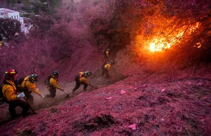 Los Angeles: Broj poginulih u požarima porastao. Poginulo 24 ljudi. 'Opasno je vratiti se kući'