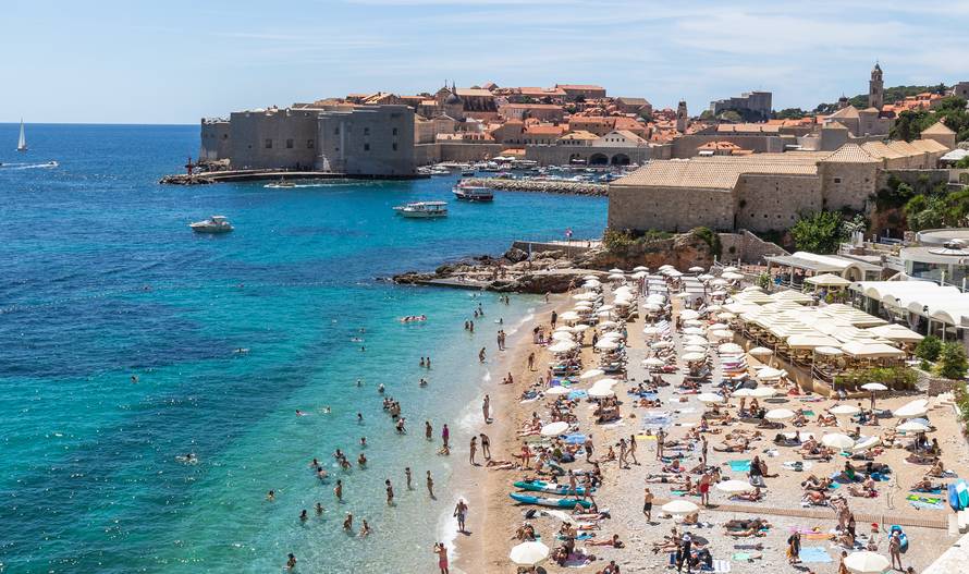 Dubrovnik: Gradske plaže već su pune kupača