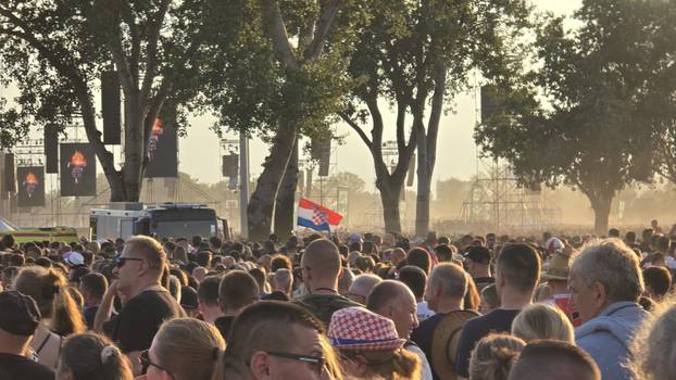 Zagreb: Stvaraju se ogromne gužve na samom ulazu na koncert Thompsoona