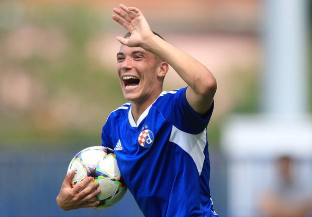 Zagreb: Juniori Dinama i Istre odmjerili snage na Maksimiru