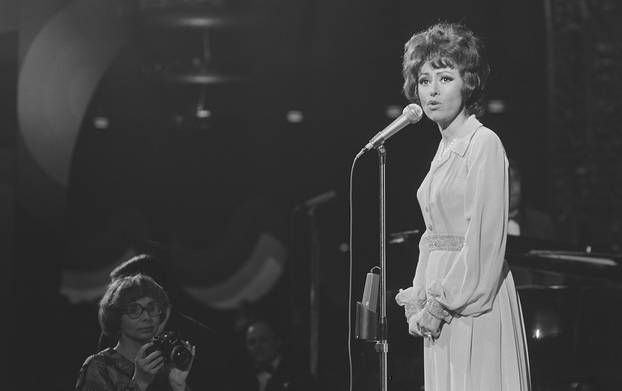 PHOTO REPERTOIRE - Farewell to the great Caterina Valente, Italian-French singer, guitarist and dancer