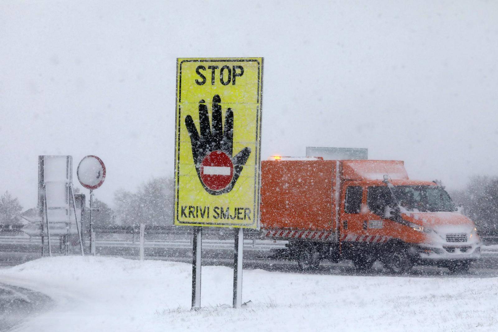 Gust snijeg i jak vjetar na riječkom području