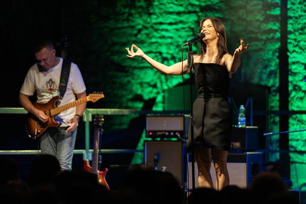 Pula: Vesna Pisarović održala koncert na Kaštelu