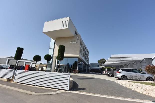 Novalja: Ministar turizma Gari Cappelli obišao hotel u vlasništvu Dejana Lovrena